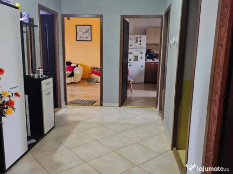 Casă cu 8 camere cu Teren 166 Mp în Central