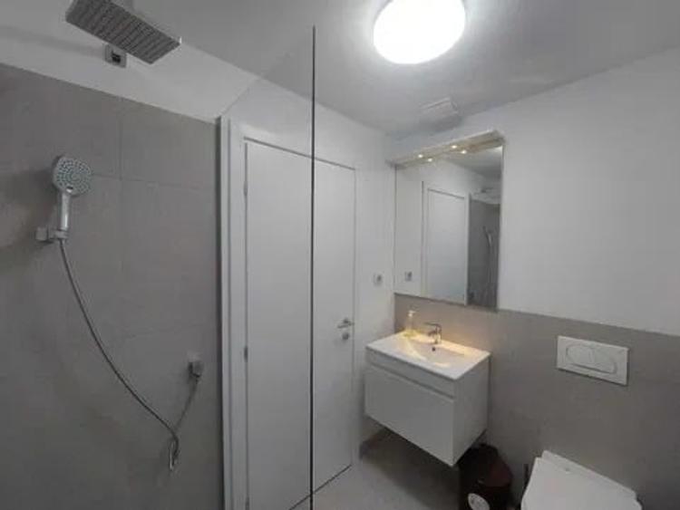 Apartament cu 3 camere decomandat în Baza 3