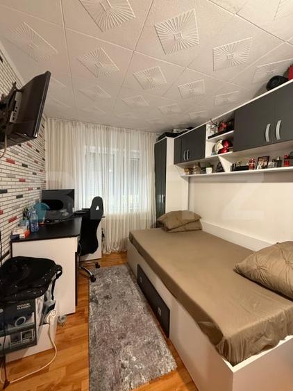 Apartament cu 3 camere semidecomandat, mobilat în Comuna din Paris