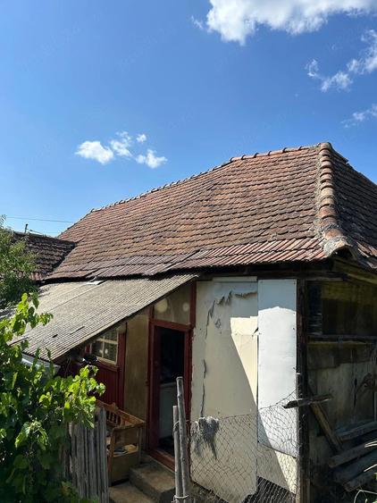 Casă cu 3 camere cu Teren 1800 Mp în Comlod