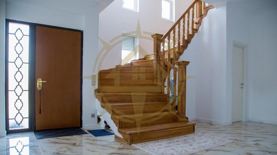 Casă cu 7 camere cu Piscina în Corbeanca