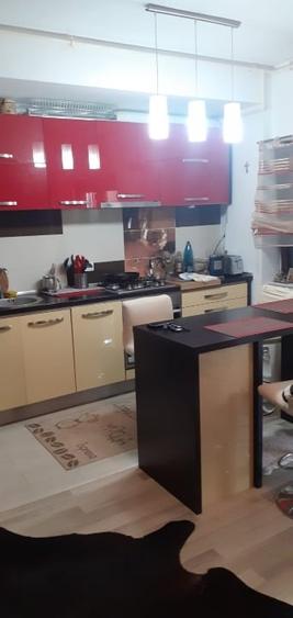 Apartament cu 2 camere decomandat, mobilat în Tomis Plus