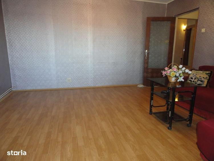Apartament cu 4 camere decomandat în Micălaca