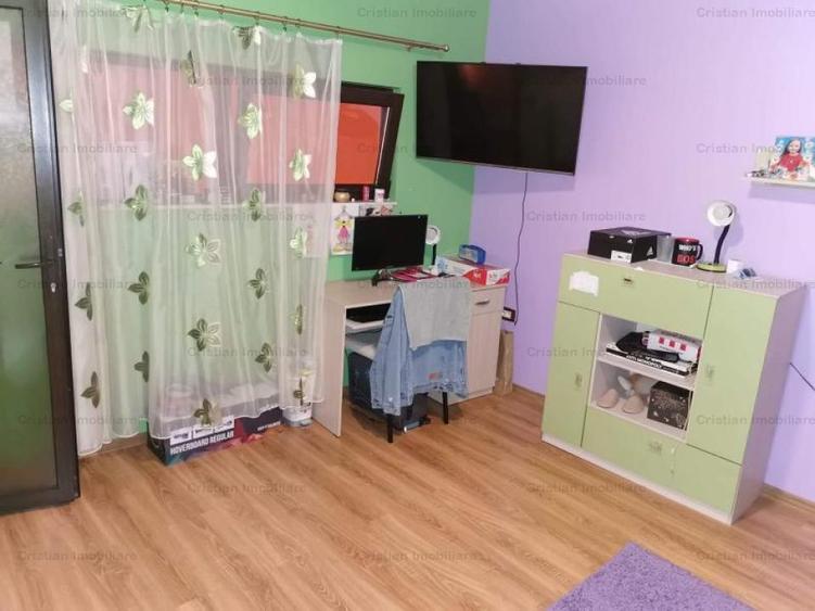 Casă cu 5 camere cu Canalizare în Central