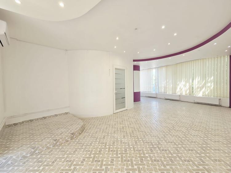 Birou, de 210 mp, în Central