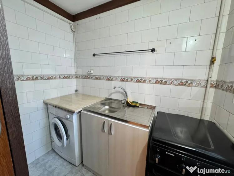 Garsonieră decomandată în P-ța Unirii