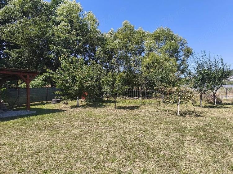 Teren de 936 mp, în Sadu