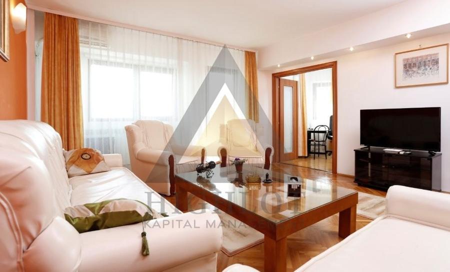 Apartament cu 3 camere decomandat, mobilat în P-ța Victoriei