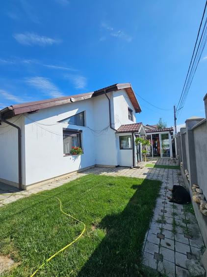 Casă cu 4 camere în Dragomirești-Vale