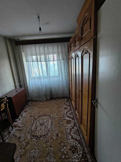 Apartament cu 3 camere decomandat în Pod
