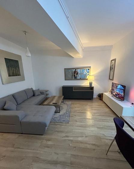 Apartament cu 2 camere semidecomandat, mobilat în Timpuri Noi