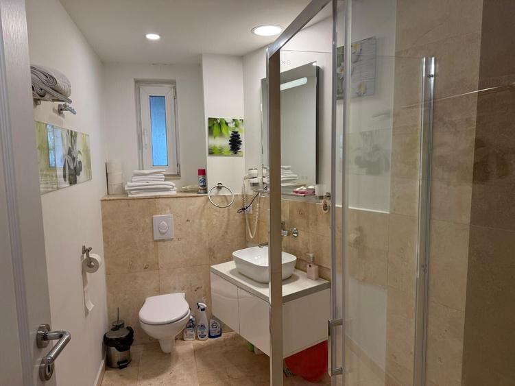 Apartament cu 2 camere decomandat, mobilat în P-ța Romană