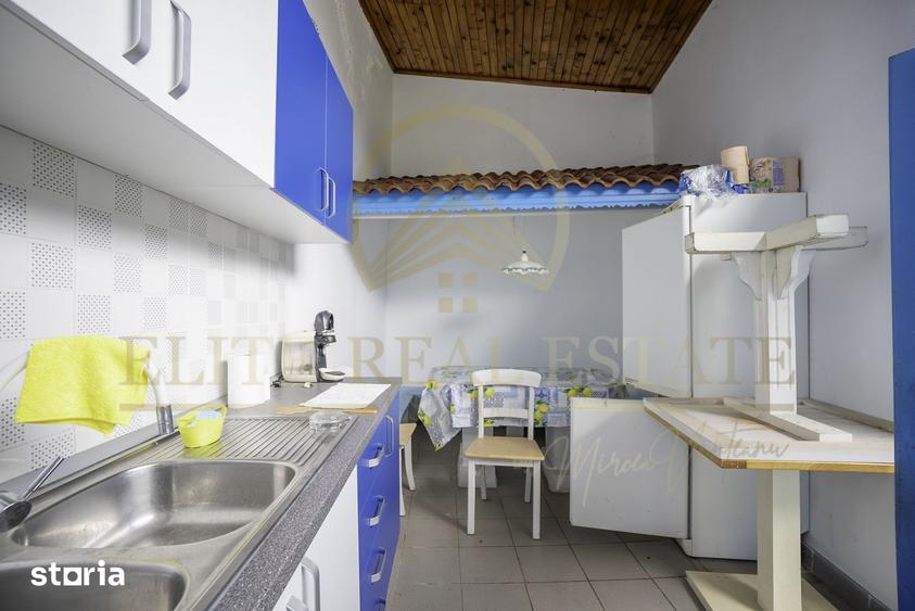 Casă cu 7 camere cu Teren 330 Mp în Delfinariu