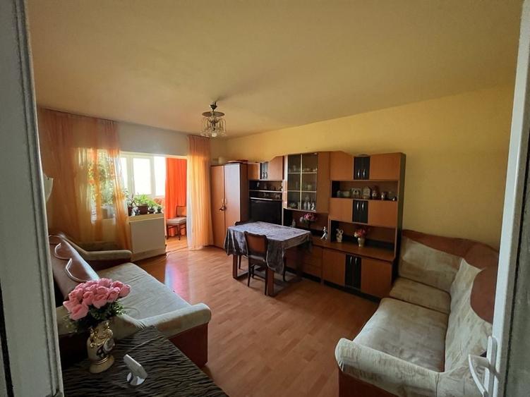 Apartament cu 3 camere decomandat în Tineretului