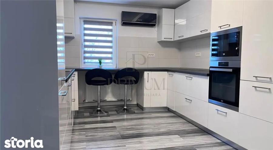 Apartament cu 4 camere decomandat în Est
