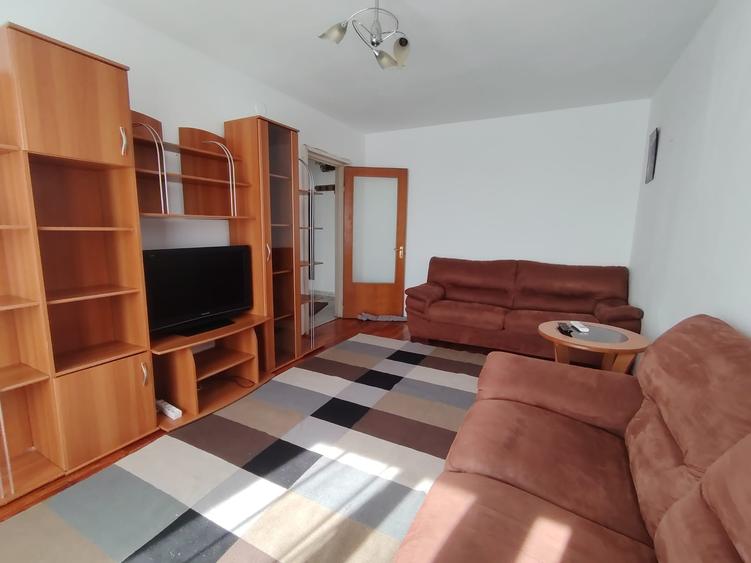 Apartament cu 3 camere decomandat în Titan