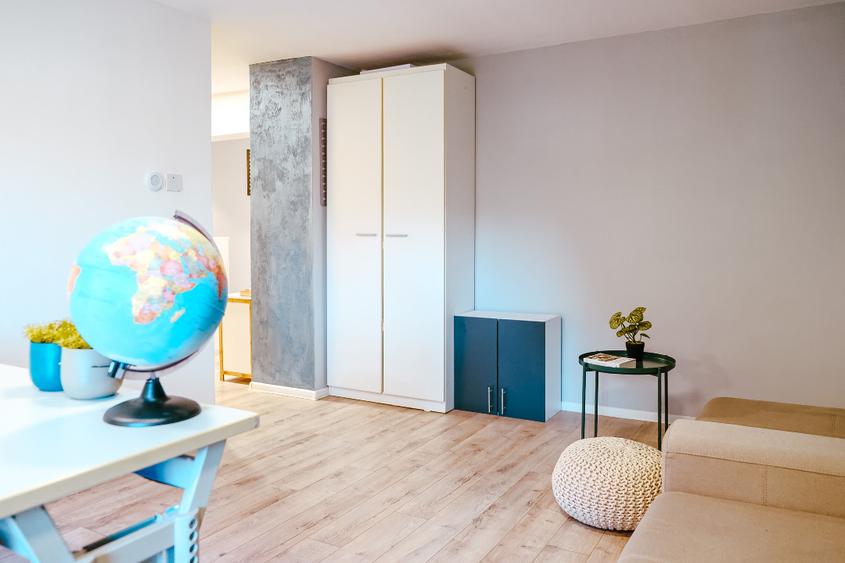 Apartament cu 4 camere decomandat în Complex Studențesc