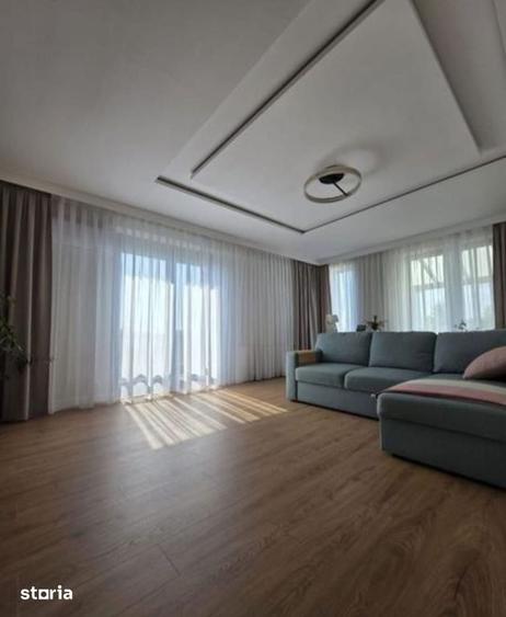 Apartament cu 4 camere semidecomandat, mobilat în Central