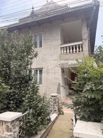 Casă cu 4 camere în Vama