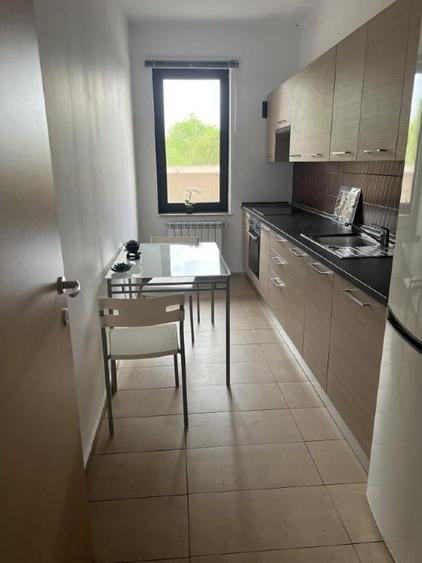 Apartament cu 2 camere semidecomandat, mobilat în Băneasa
