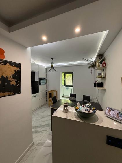 Apartament cu 3 camere decomandat, mobilat în Nicolina