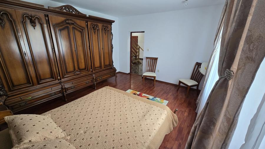Casă individuală cu 7 camere cu Garaj în Luizi-Călugăra