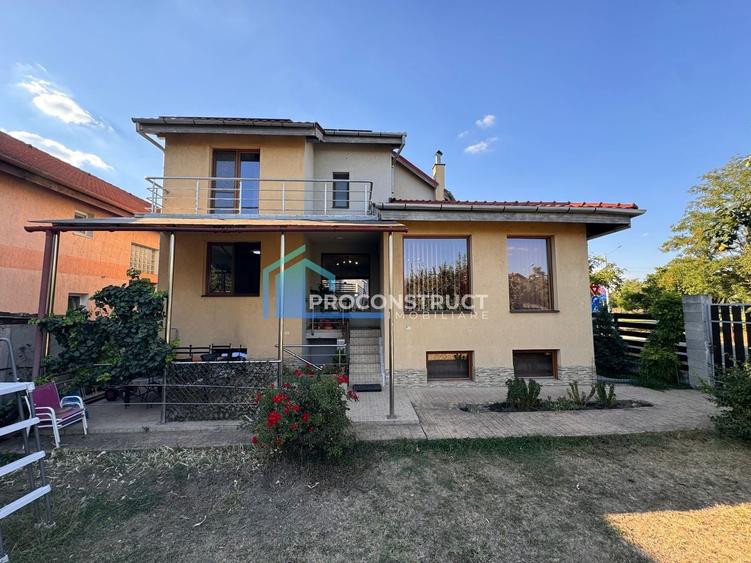 Casă individuală cu 9 camere cu Canalizare în Bogdăneștilor
