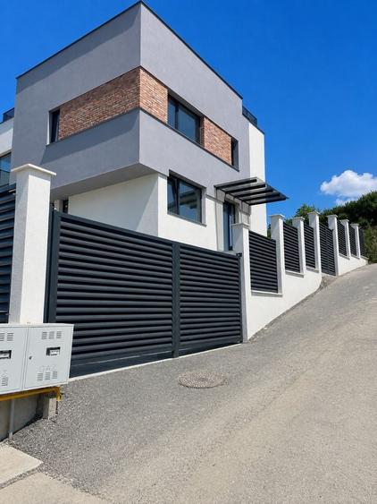 Casă cu 4 camere în Dezmir