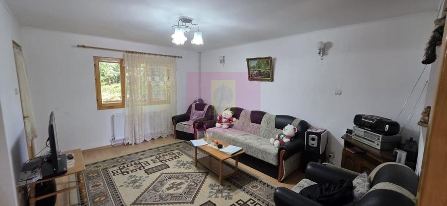 Casă individuală cu 4 camere cu Canalizare în Est