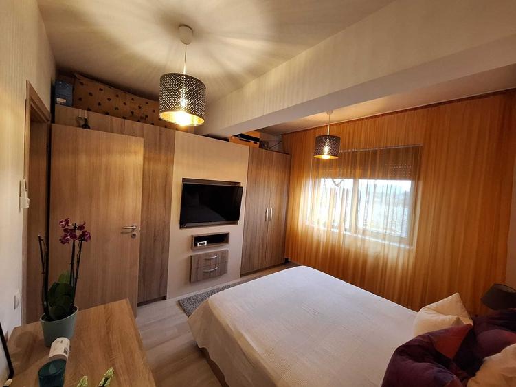 Apartament cu 3 camere decomandat în Alexandriei