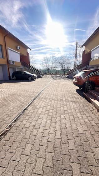 Duplex cu 4 camere cu Canalizare în Exterior Vest