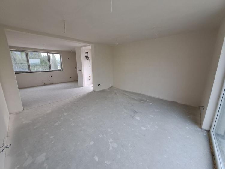 Duplex cu 4 camere cu Canalizare în Sud-Vest