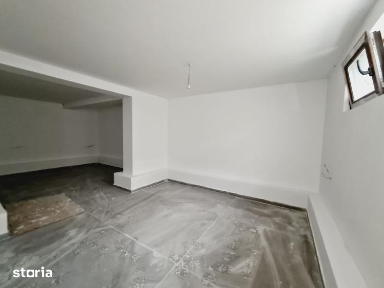 Casă cu 5 camere cu Teren 500 Mp în Bucium