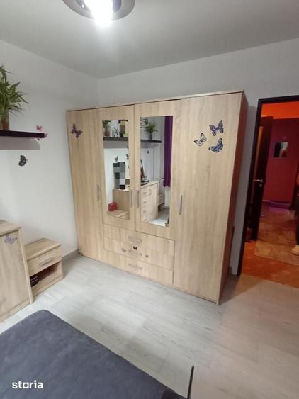 Apartament cu 3 camere decomandat în Drumul Taberei