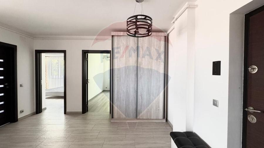 Apartament cu 3 camere semidecomandat, mobilat în Mărăști
