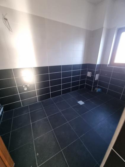 Casă individuală cu 6 camere cu Canalizare în Iris