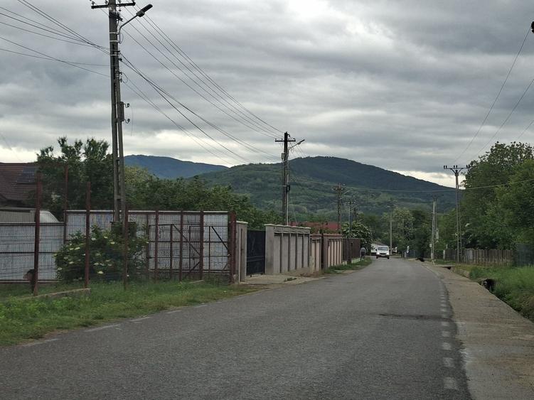 Teren de 10000 mp, în Unguriu