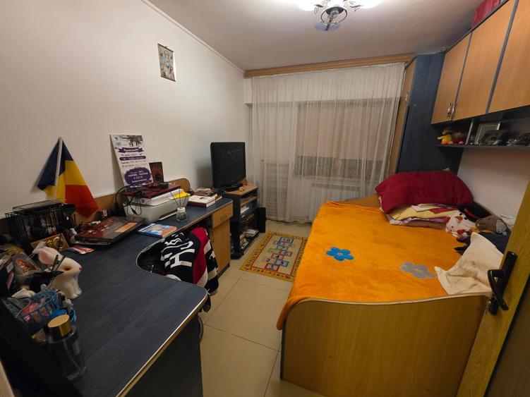 Apartament cu 3 camere decomandat în Brotăcei