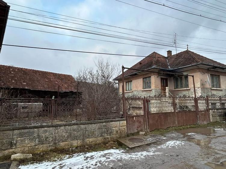 Casă individuală cu 2 camere cu Canalizare în Suceagu