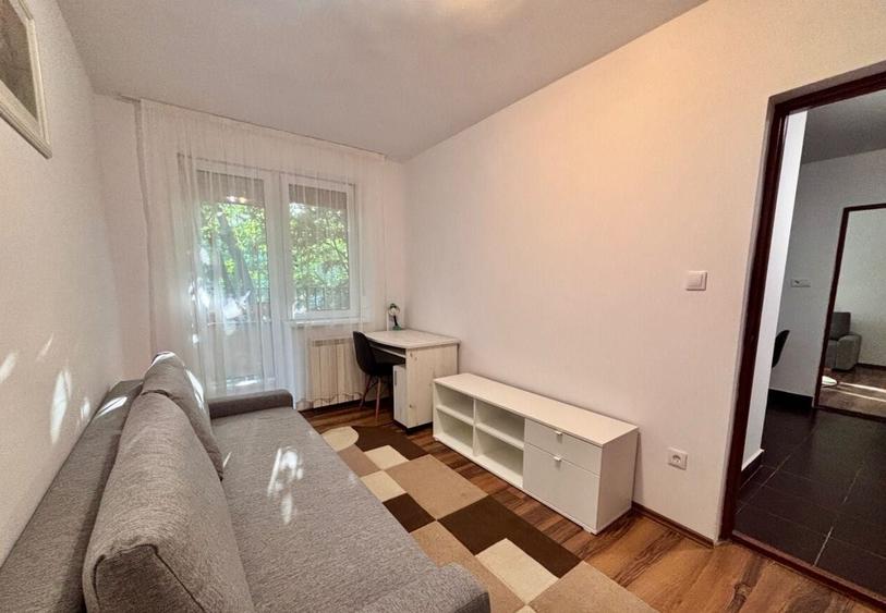Apartament cu 3 camere semidecomandat în Careiului