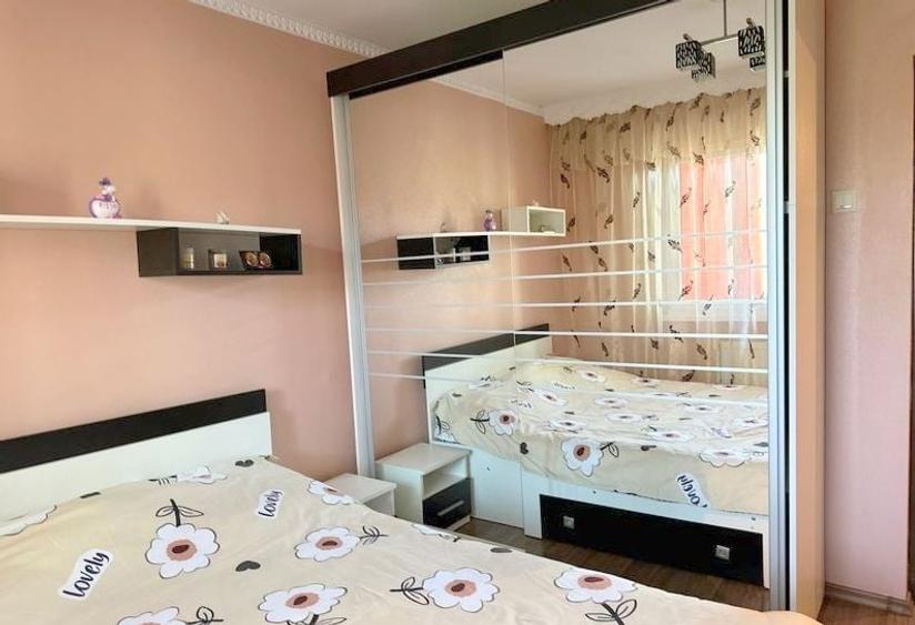 Apartament cu 3 camere semidecomandat, mobilat în Micro 38