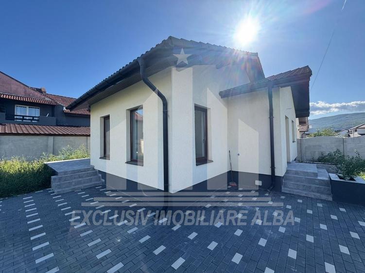 Casă individuală cu 3 camere cu Canalizare în Micești