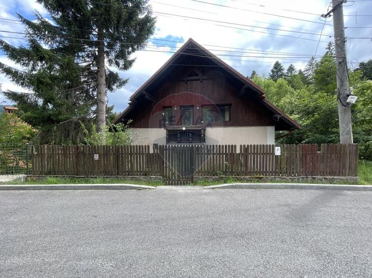 Casă individuală cu 6 camere cu Teren 400.7200012207 Mp în Cioplea