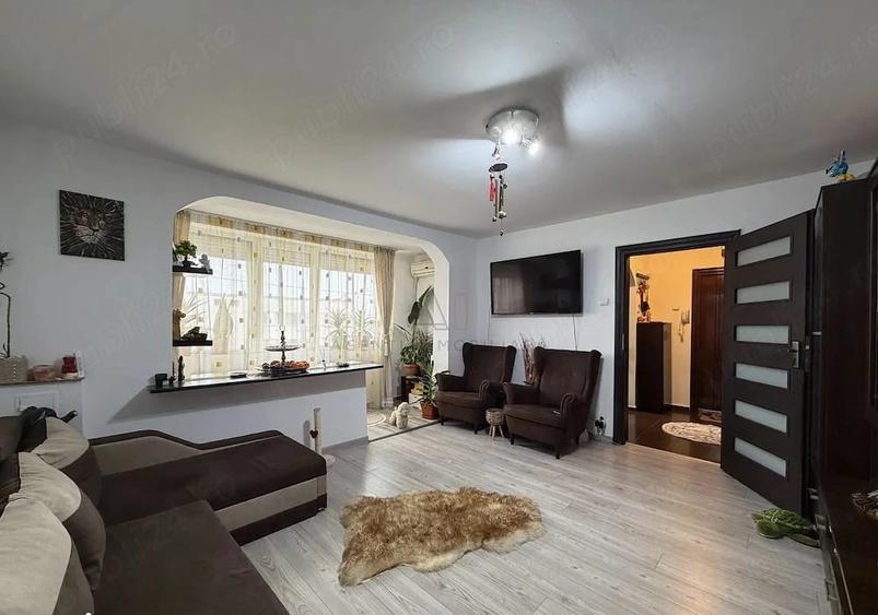 Apartament cu 3 camere semidecomandat în Colentina