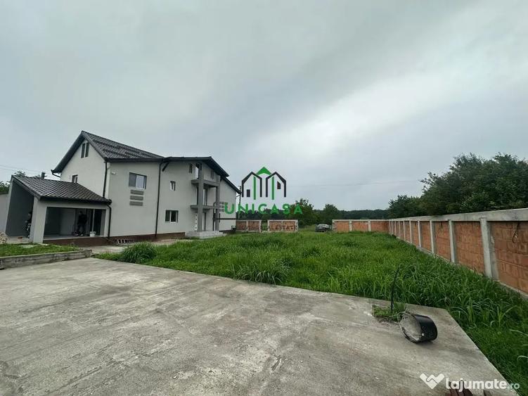 Casă cu 7 camere cu Teren 2000 Mp în Români