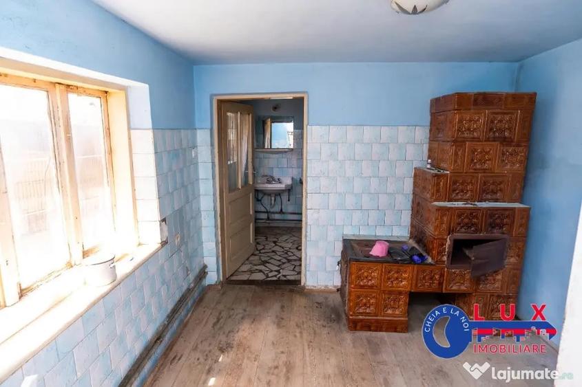 Casă cu 7 camere cu Teren 425 Mp în Păcii