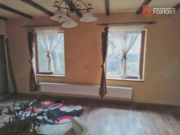Apartament cu 5 camere decomandat, mobilat în Intim