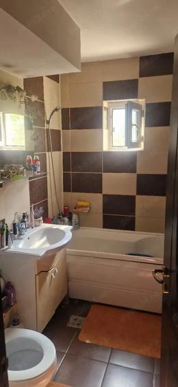 Apartament cu 3 camere decomandat, mobilat în Canta