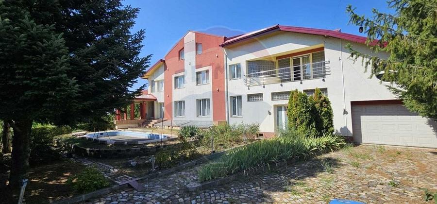 Casă individuală cu 6 camere cu Garaj în Sud-Vest
