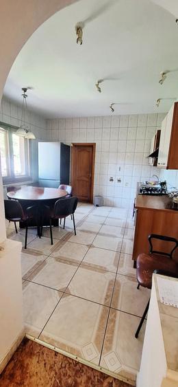 Casă cu 5 camere cu Teren 190 Mp în Ultracentral